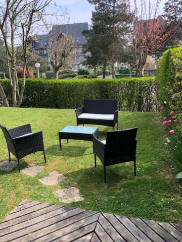 Magnifique 2P en Rez-de-jardin orienté SUD à 2 pas de la plage Cabourg Exterior foto